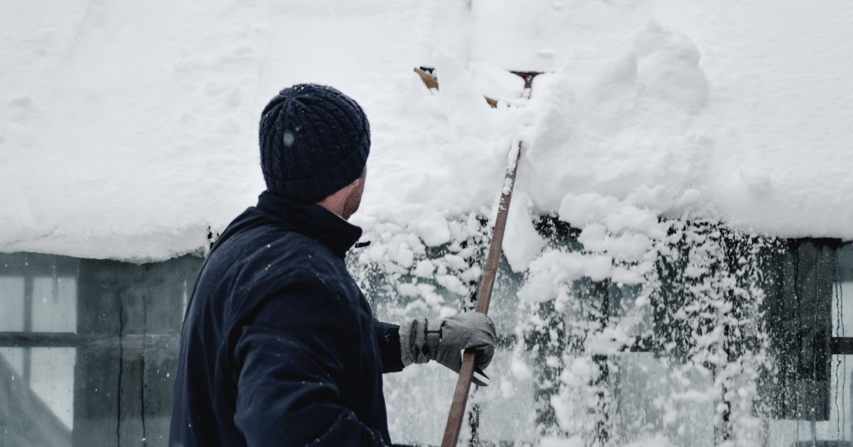 How to Keep Your Roof Clear of Snow | SafeWise