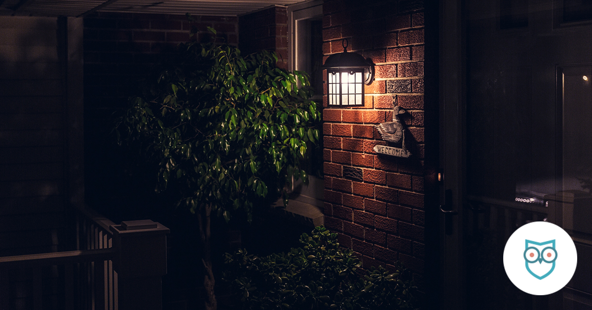 Porch Light Safety: Leave it On or Turn it Off? | Safewise